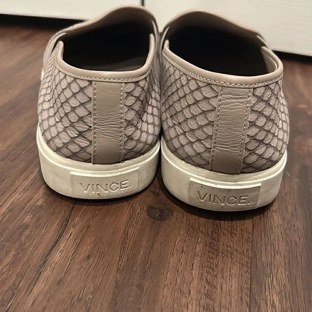 Vince Gray Snakeskin Sneakers, Size 8.5 - Picture 4 of 12